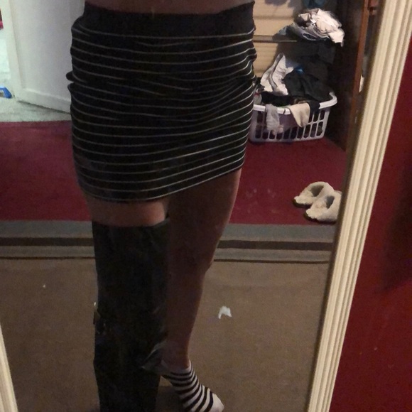 A Zara Striped Pencil high waisted skirt - Picture 4 of 5